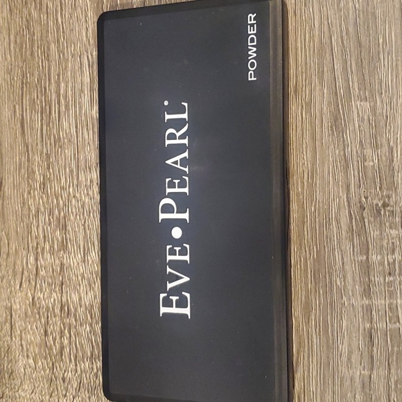 Eve.Pearl powder shadow and blush. - Picture 1 of 5